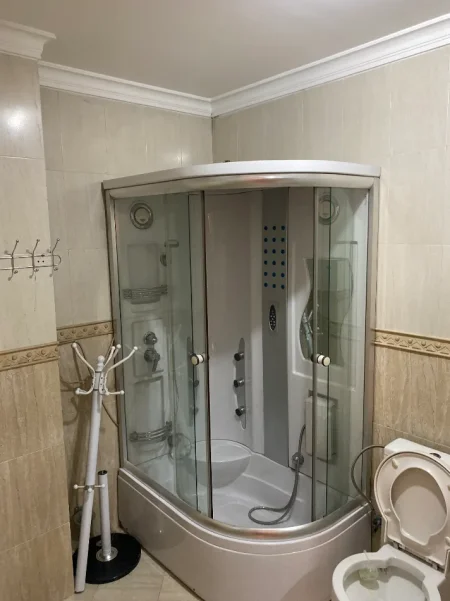 Tirane, jepet me qera zyre Kati 8, 70 m² 600 € (Drejtoria e Policise)