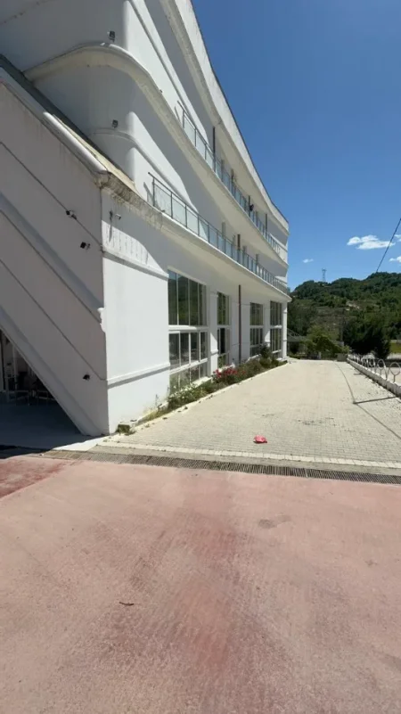 Tirane, shitet ambjent biznesi , 4.940 m² 