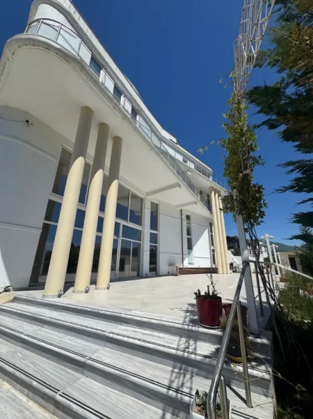 Tirane, shitet ambjent biznesi , 4.940 m² 