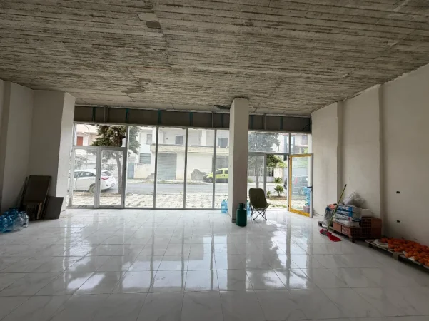 Durres, jepet me qera ambjent biznesi Kati 0, 80 m² 250 € (Prane Vala Park)