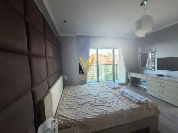 Tirane, jepet me qera apartament 2+1+Ballkon Kati 8, 148 m² 2.200 € (AMBASADOR 3)