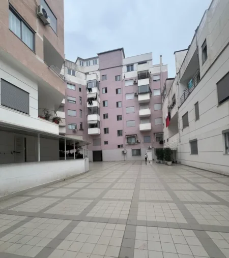 Tirane, shitet apartament 2+1 Kati 3, 81 m² 