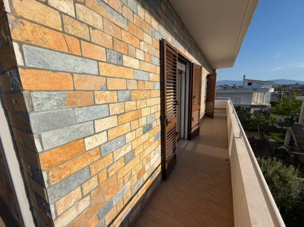 Vlore, jepet me qera Vile 3+1+Ballkon Kati 3, 110 m² 500 € (Rruga Sokrat Leka)