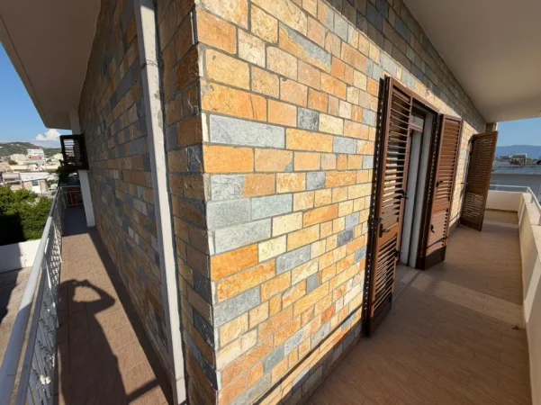 Vlore, jepet me qera Vile 3+1+Ballkon Kati 3, 110 m² 500 € (Rruga Sokrat Leka)