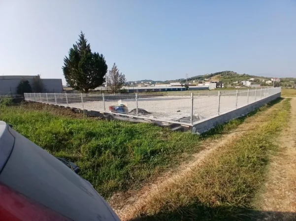 Tirane, jepet me qera toke , 1.000 m² (300M2 LARG AUTOSTRADES TR DR)