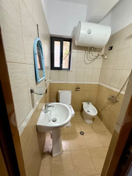 Tirane, jepet me qera apartament 1+1 Kati 1, 62 m² 350 € (Astir (Bulevardi i Ri))