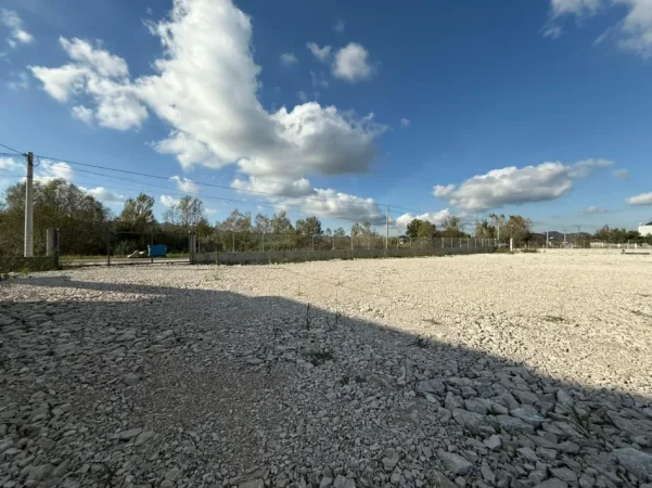 Tirane, jepet me qera toke , 4.000 m² (PRANE MEGATEK)