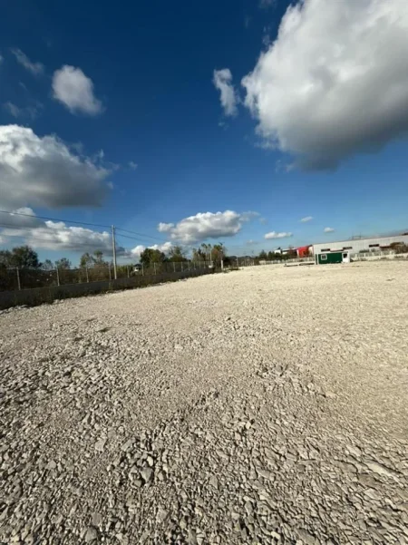 Tirane, jepet me qera toke , 4.000 m² (PRANE MEGATEK)