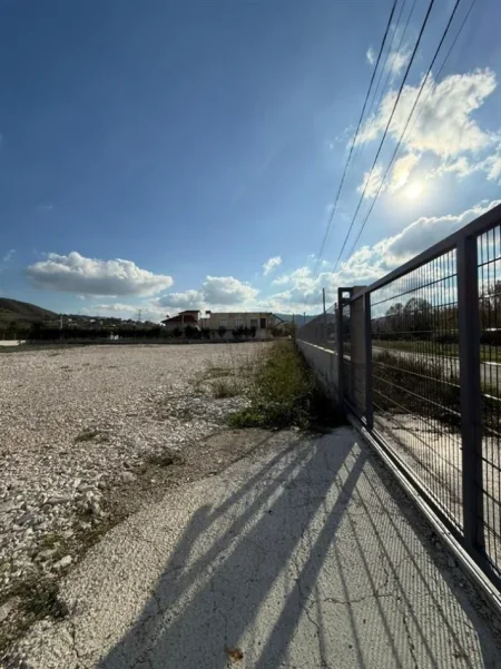 Tirane, jepet me qera toke , 4.000 m² (PRANE MEGATEK)