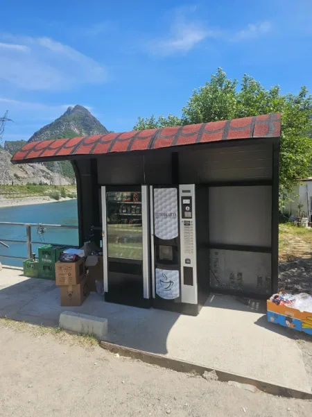 Durres, shes Shiten makineta automatike Vending Machine për kafe, snack Kontakt: +355 69 238 7400