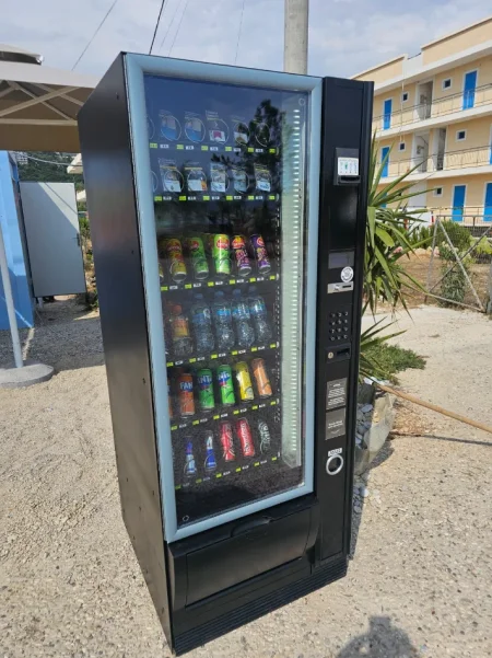 Durres, shes Shiten makineta automatike Vending Machine për kafe, snack Kontakt: +355 69 238 7400
