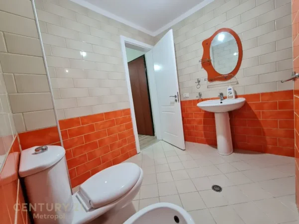 Tirane, jepet me qera apartament 1+1 Kati 3, 75 m² 400 € (misto mame)