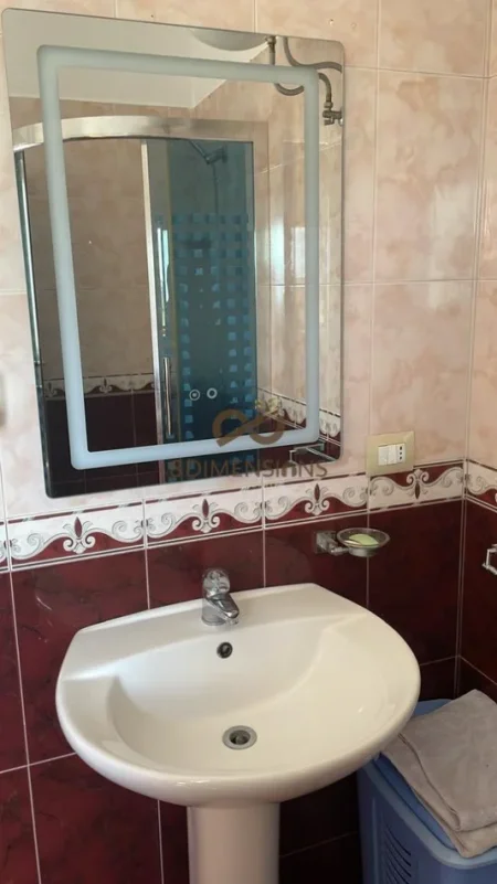 Tirane, jepet me qera apartament 3+1+Ballkon Kati 3, 130 m² 440 € (kinostudio)