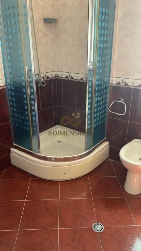 Tirane, jepet me qera apartament 3+1+Ballkon Kati 3, 130 m² 440 € (kinostudio)