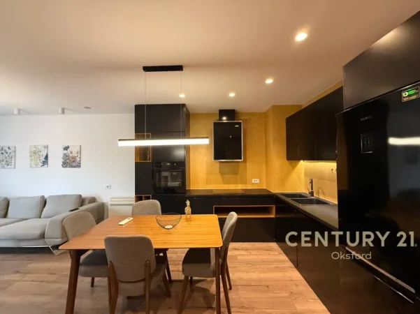 Tirane, jepet me qera apartament 2+1+Ballkon Kati 11, 91 m² 950 € (21 dhjetori kompleksi kontakt)