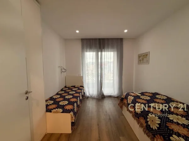 Tirane, jepet me qera apartament 2+1+Ballkon Kati 11, 91 m² 950 € (21 dhjetori kompleksi kontakt)