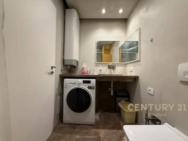 Tirane, jepet me qera apartament 2+1+Ballkon Kati 11, 91 m² 950 € (21 dhjetori kompleksi kontakt)