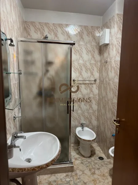 Tirane, jepet me qera apartament 1+1 Kati 8, 65 m² 60.000 € (bllok)