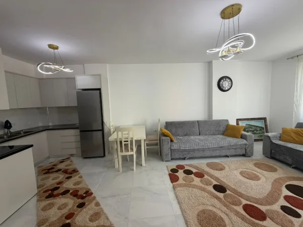 Tirane, jepet me qera apartament 2+1+Aneks+Ballkon Kati 4, 120 m² 50.000 leke (astir afer univers bar)