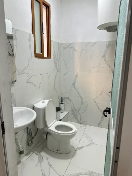 Tirane, jepet me qera garsonier 1+1 Kati 1, 30 m² 360 € 