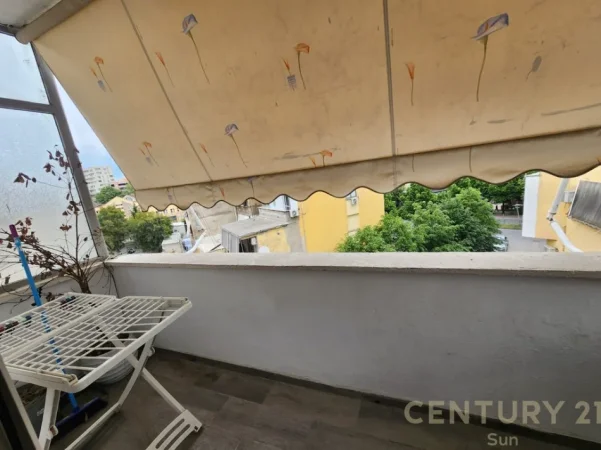 Tirane, jepet me qera apartament 1+1+Ballkon Kati 5, 60 m² 600 € (vasil shanto)