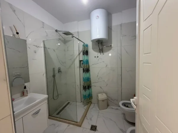 Tirane, jepet me qera apartament 2+1+Aneks+Ballkon Kati 4, 120 m² 50.000 leke (astir afer univers bar)