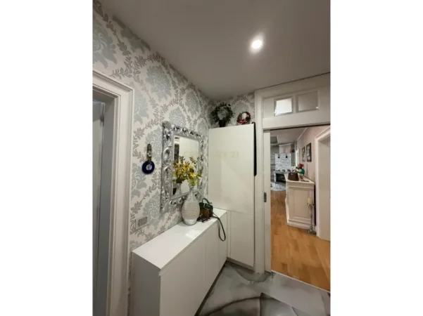 Tirane, shitet apartament 3+1+Ballkon Kati 2, 116 m² 300.000 € (Komuna e parisit)