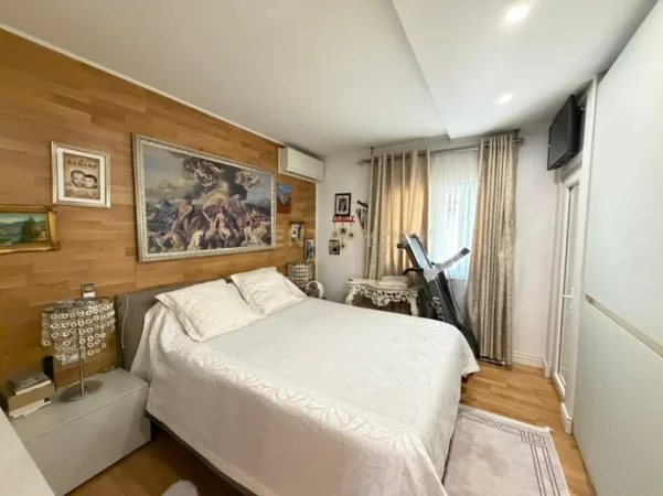 Tirane, shitet apartament 3+1+Ballkon Kati 2, 116 m² 300.000 € (Komuna e parisit)