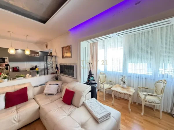 Tirane, shitet apartament 3+1+Ballkon Kati 2, 116 m² 300.000 € (Komuna e parisit)