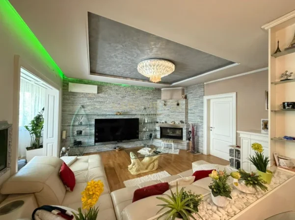 Tirane, shitet apartament 3+1+Ballkon Kati 2, 116 m² 300.000 € (Komuna e parisit)