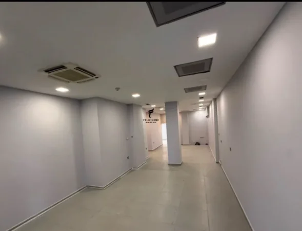 Tirane, jepet me qera zyre Kati 2, 220 m² 4.400 € (RRUGA E KAVAJES)