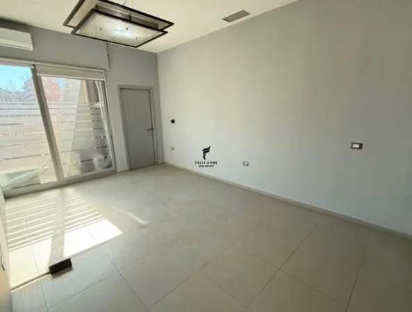 Tirane, jepet me qera zyre Kati 2, 220 m² 4.400 € (RRUGA E KAVAJES)