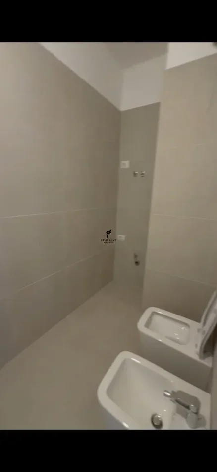 Tirane, jepet me qera zyre Kati 4, 60 m² 750 € (PAZARI I RI)