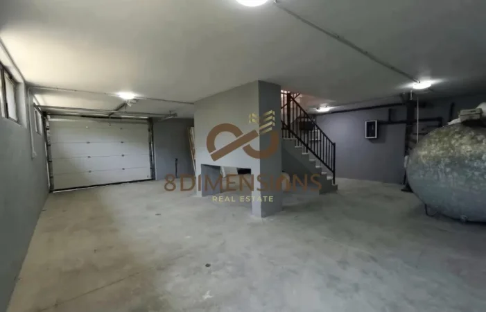 Tirane, jepet me qera Vile 3 Katshe Kati 0, 360 m² 2.500 € (rruga e elbasanit)