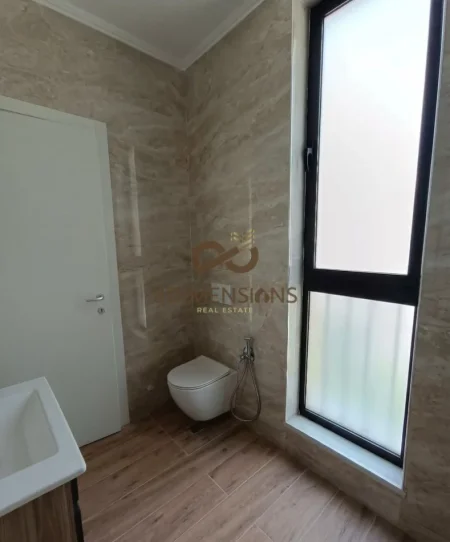 Tirane, jepet me qera Vile 3 Katshe Kati 0, 360 m² 2.500 € (rruga e elbasanit)