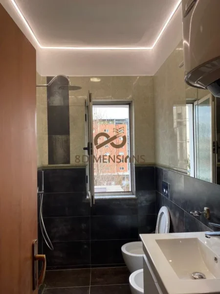 Tirane, jepet me qera apartament 2+1 Kati 5, 115 m² 550 € (ali demi)