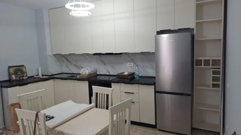 Tirane, jepet me qera apartament 1+1 Kati 2, 65 m² 500 € (Kompleksi Kolombo Liqeni i Thate)
