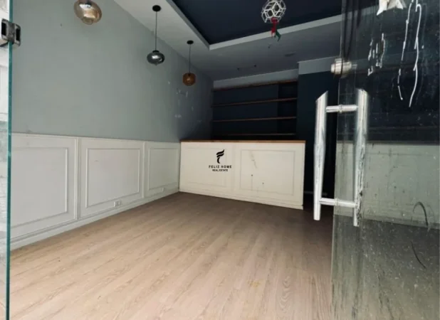 Tirane, shitet dyqan Kati 0, 137 m² 430.000 € (ISH PARKU)