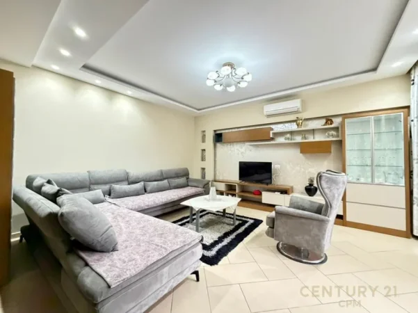 Tirane, jepet me qera apartament 2+1+Ballkon Kati 4, 100 m² 650 € (Liqeni i thate)