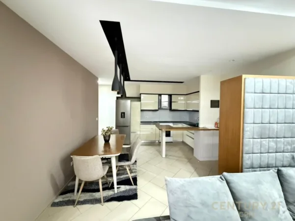 Tirane, jepet me qera apartament 2+1+Ballkon Kati 4, 100 m² 650 € (Liqeni i thate)