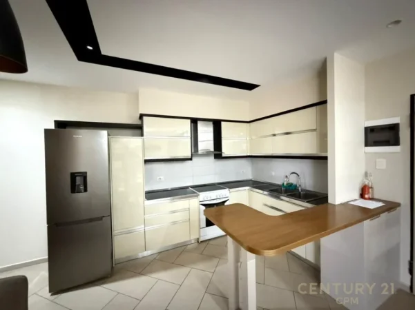 Tirane, jepet me qera apartament 2+1+Ballkon Kati 4, 100 m² 650 € (Liqeni i thate)