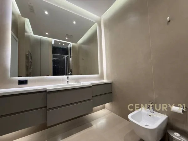 Tirane, jepet me qera apartament 1+1 Kati 4, 900 m² 900 € (rruga e kavajes)