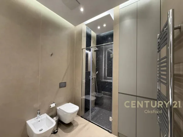 Tirane, jepet me qera apartament 1+1 Kati 4, 900 m² 900 € (rruga e kavajes)