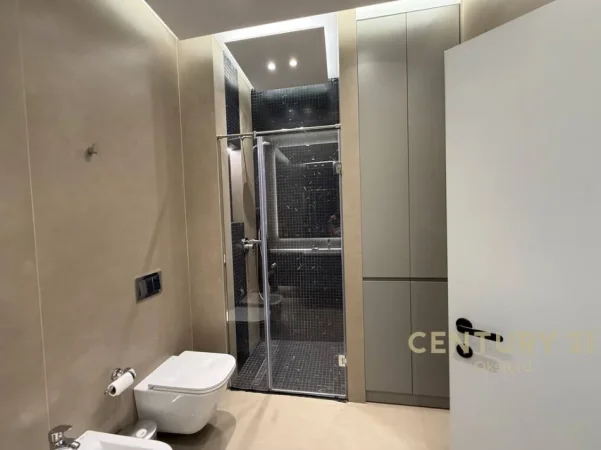Tirane, jepet me qera apartament 1+1 Kati 4, 900 m² 900 € (rruga e kavajes)
