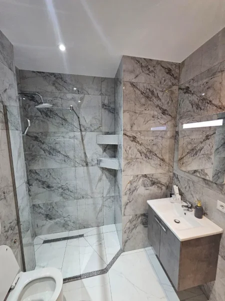 Tirane, shes apartament 2+1 Kati 1, 84 m² 227.000 € (Rruga muhamet Gjollesha)