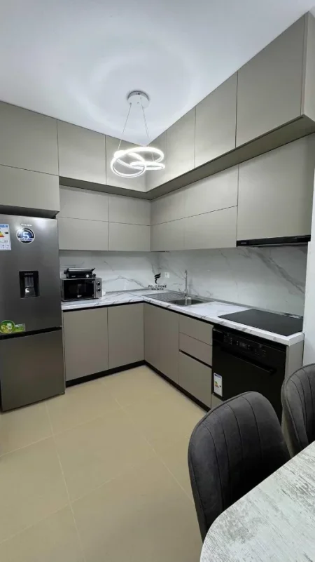 Tirane, jepet me qera apartament 2+1 Kati 7, 100 m² 650 € (ISH PARKU)