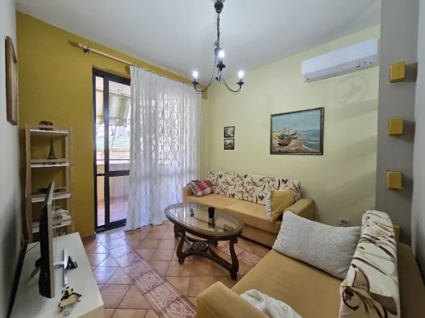 Tirane, jepet me qera apartament 2+1 Kati 3, 85 m² 520 € (Komuna e Parisit, Te Ola Fast)