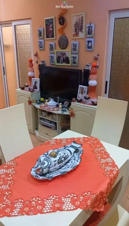 Tirane, jepet me qera apartament 1+1 Kati 4, 48 m² 520 € (shallvaret)