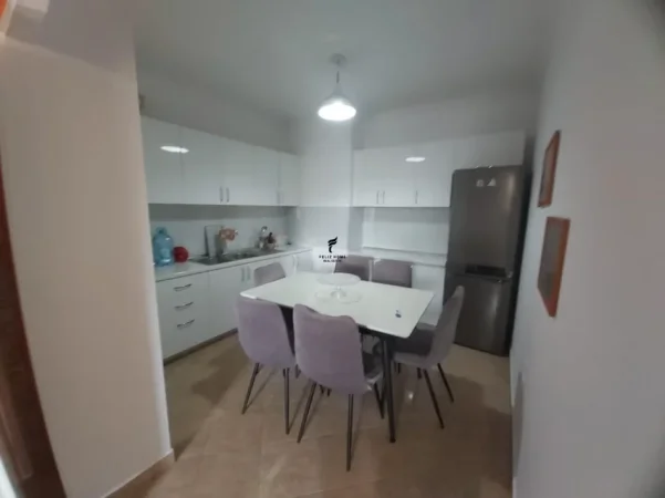 Tirane, jepet me qera apartament 2+1 Kati 6, 90 m² 550 € (TREGU ELEKTRIK)