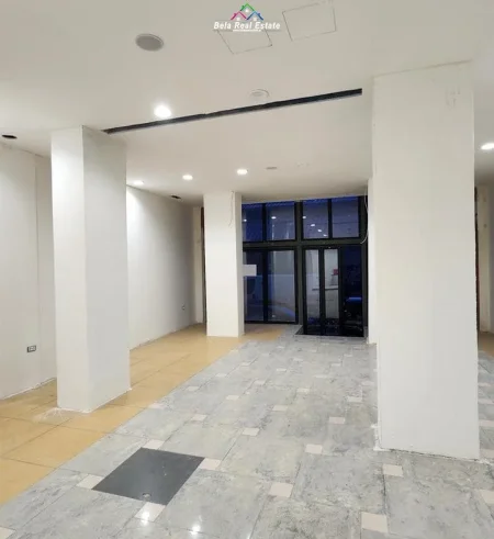 Tirane, jepet me qera dyqan Kati 1, 150 m² 1.500 € (qender)